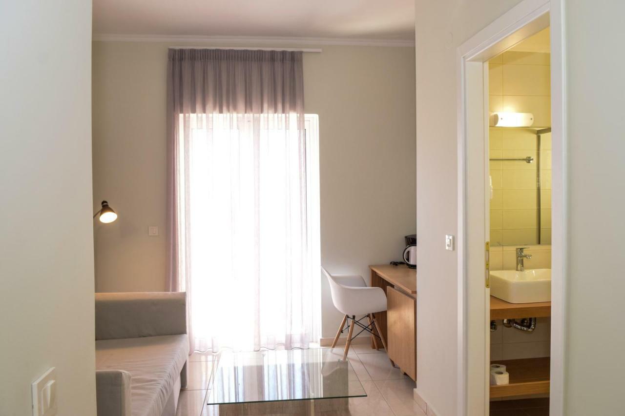 Mithos Premium Rooms Agia Marina Exterior foto